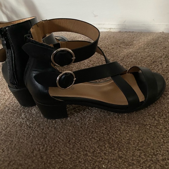 Strappy Low Block Heel Sandal (WW) - Picture 3 of 6